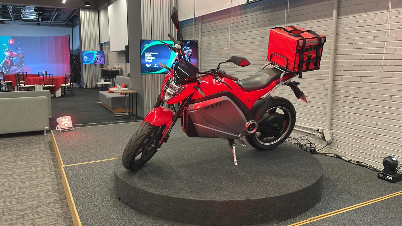 Voltz e iFood lançam moto elétrica EVS Work para entregadores por menos de R$ 10 mil