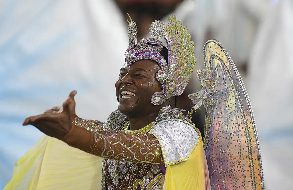 Escolas de samba dão aula sobre cultura e história do Brasil